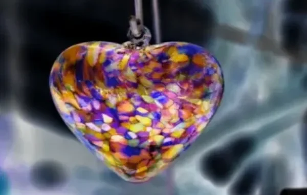 long-distance-love-quotes-heart-violet-yellow Violet and yellow heart symbolizing long distance love quotes.