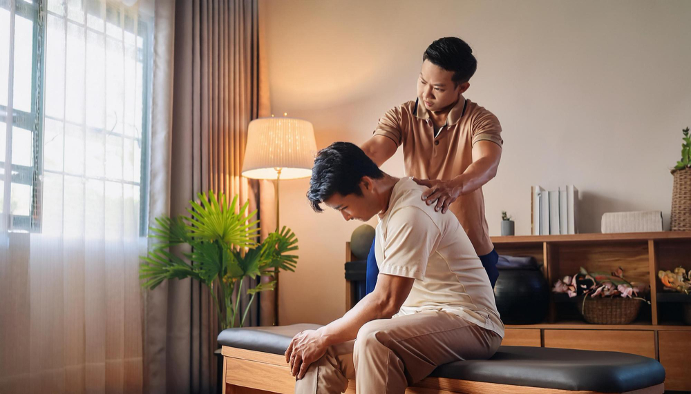 Why Shoulder Massage Is Essential in Today’s Sedentary Lifestyle