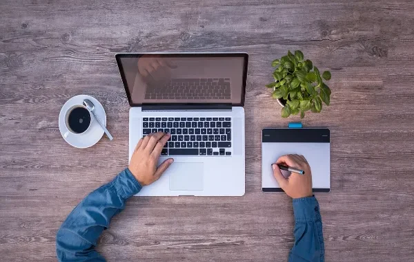 Responsive Design: Scaling Your Web Presence for Mobile Users A graphic showing a single blog layout displayed on three devices—a desktop monitor, a tablet, and a smartphone—to illustrate responsive web design across multiple screen sizes.