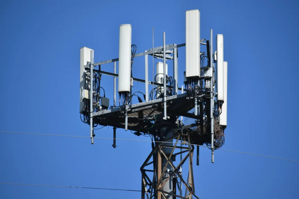 Multi-Carrier Cellular Tower Array